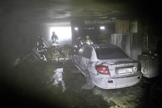 مهار آتش‌سوزی مهیب یک مجتمع مسکونی در الهیه مشهد و نجات ۸ نفر از میان دود و آتش + تصاویر