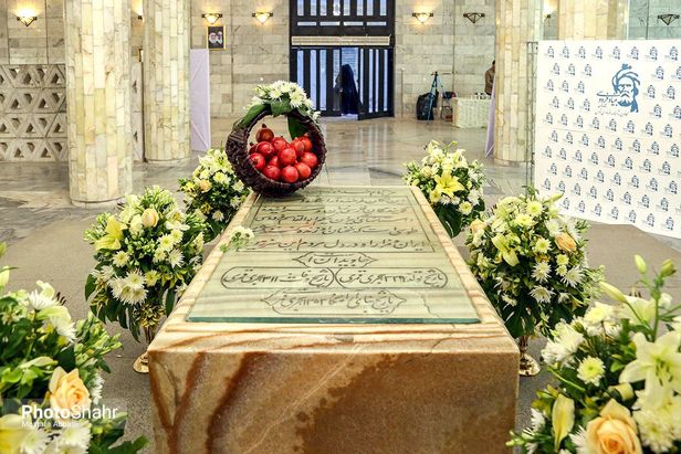 شاهنامه‌سرایی؛ از غرب تا شرق