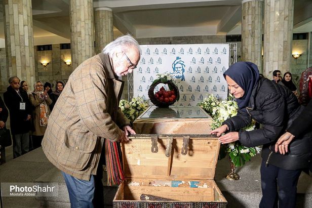 شاهنامه‌سرایی؛ از غرب تا شرق