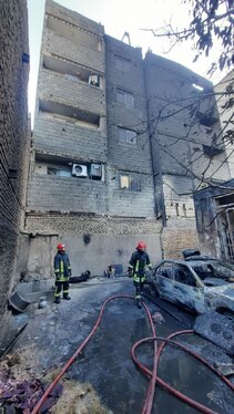 آتش سوزی مهیب منزلی مسکونی در مشهد توسط آتش‌نشانان مهار شد + عکس