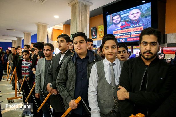 اکران «مطرب» با حضور پرویز پرستویی و محسن کیایی در سینما هویزه مشهد