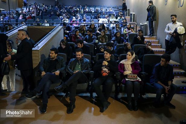 اکران انیمیشن «آخرین داستان» با حضور بهداد در سینما هویزه مشهد