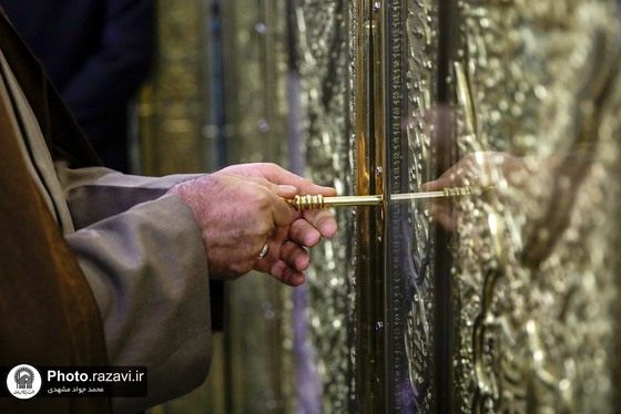 آیین غبارروبی ضریح مطهر امام رضا (ع) برگزار شد