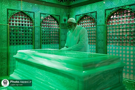 آیین غبارروبی ضریح مطهر امام رضا (ع) برگزار شد
