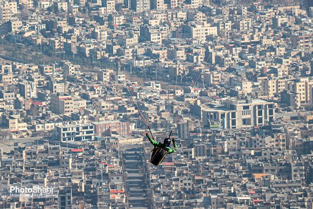 اولین پرواز غیررسمی پاراگلایدرسواران مشهدی بر فراز آسمان شهر