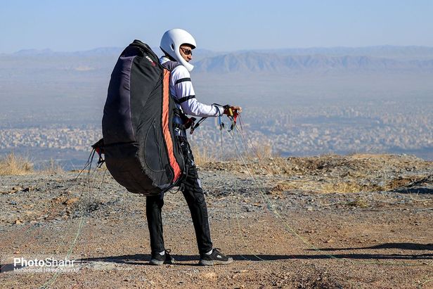 اولین پرواز غیررسمی پاراگلایدرسواران مشهدی بر فراز آسمان شهر
