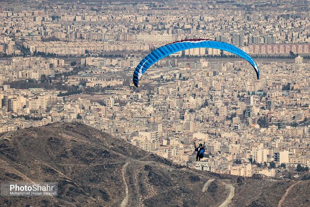 اولین پرواز غیررسمی پاراگلایدرسواران مشهدی بر فراز آسمان شهر