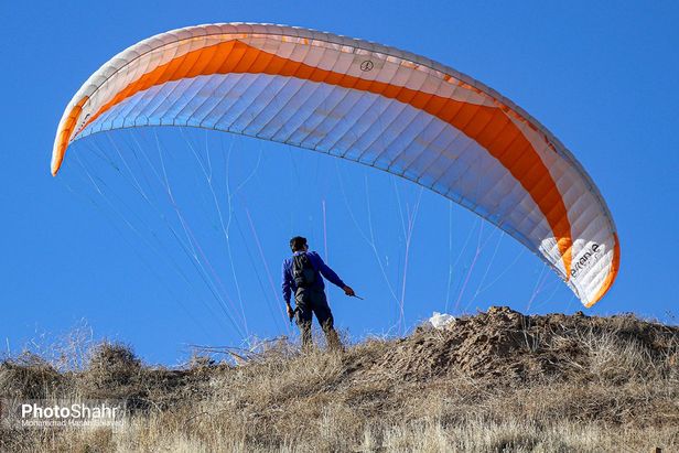 اولین پرواز غیررسمی پاراگلایدرسواران مشهدی بر فراز آسمان شهر