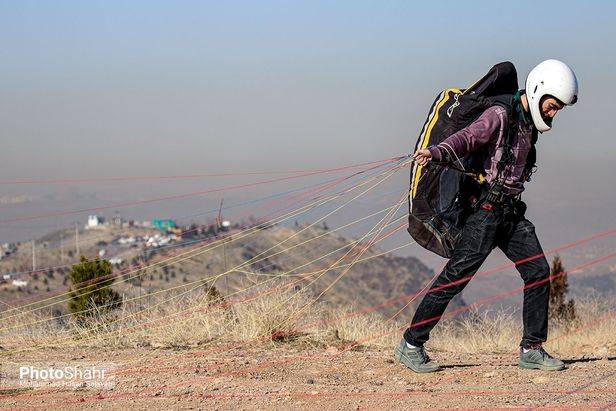 اولین پرواز غیررسمی پاراگلایدرسواران مشهدی بر فراز آسمان شهر