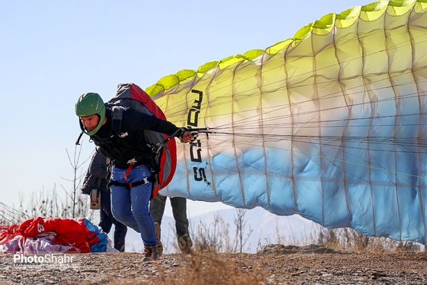 اولین پرواز غیررسمی پاراگلایدرسواران مشهدی بر فراز آسمان شهر