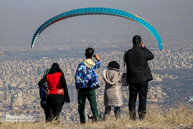 اولین پرواز غیررسمی پاراگلایدرسواران مشهدی بر فراز آسمان شهر