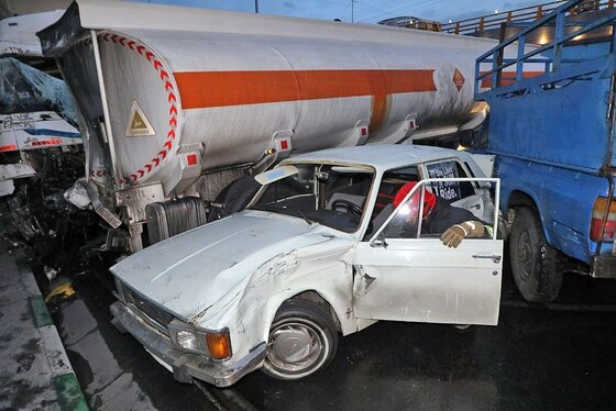 تصادف زنجیره ای زیر پل میدان جهاد مشهد + تصاویر