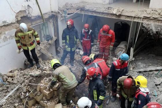 ریزش ساختمان در حال بازسازی جان یک کارگر جوان را در مشهد گرفت + عکس