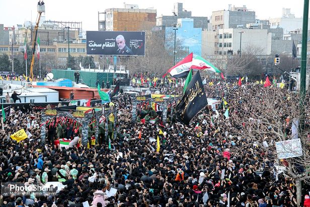 گزارش زنده از مراسم تشییع سردار سلیمانی در مشهد/ وعده ما با شهیدان مقاومت ساعت۱۴ میدان ۱۵خرداد مشهد