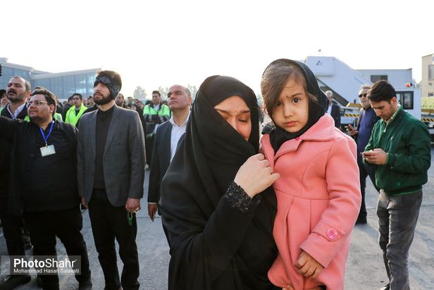 گزارش زنده از مراسم تشییع سردار سلیمانی در مشهد/ وعده ما با شهیدان مقاومت ساعت۱۴ میدان ۱۵خرداد مشهد