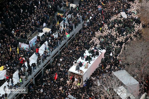 گزارش زنده از مراسم تشییع سردار سلیمانی در مشهد/ وعده ما با شهیدان مقاومت ساعت۱۴ میدان ۱۵خرداد مشهد