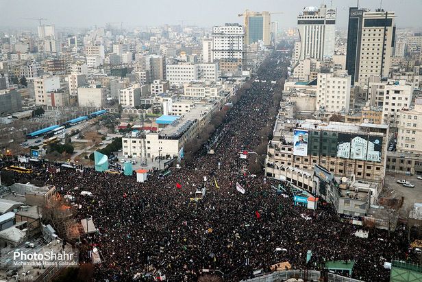 گزارش زنده از مراسم تشییع سردار سلیمانی در مشهد/ وعده ما با شهیدان مقاومت ساعت۱۴ میدان ۱۵خرداد مشهد