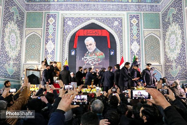 گزارش زنده از مراسم تشییع سردار سلیمانی در مشهد/ وعده ما با شهیدان مقاومت ساعت۱۴ میدان ۱۵خرداد مشهد