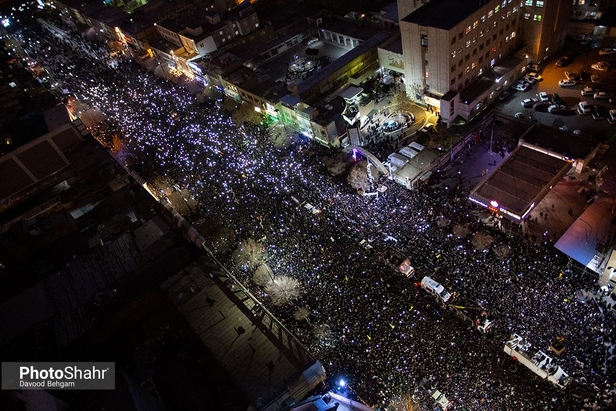 گزارش زنده از مراسم تشییع سردار سلیمانی در مشهد/ وعده ما با شهیدان مقاومت ساعت۱۴ میدان ۱۵خرداد مشهد