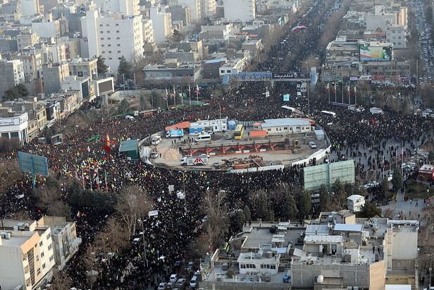 گزارش زنده از مراسم تشییع سردار سلیمانی در مشهد/ وعده ما با شهیدان مقاومت ساعت۱۴ میدان ۱۵خرداد مشهد