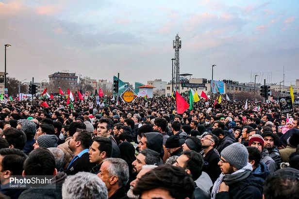 گزارش زنده از مراسم تشییع سردار سلیمانی در مشهد/ وعده ما با شهیدان مقاومت ساعت۱۴ میدان ۱۵خرداد مشهد