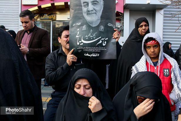 گزارش زنده از مراسم تشییع سردار سلیمانی در مشهد/ وعده ما با شهیدان مقاومت ساعت۱۴ میدان ۱۵خرداد مشهد