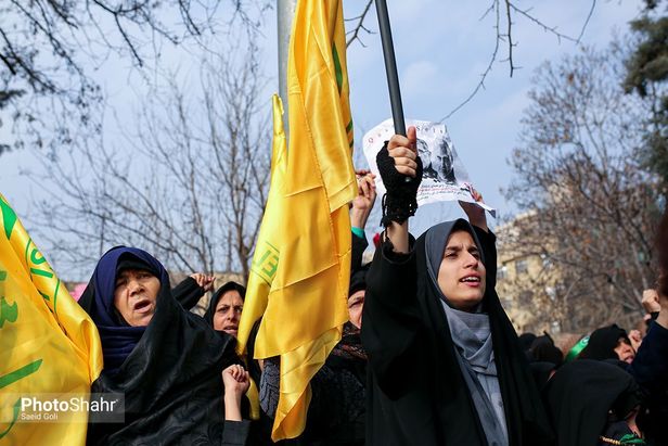 گزارش زنده از مراسم تشییع سردار سلیمانی در مشهد/ وعده ما با شهیدان مقاومت ساعت۱۴ میدان ۱۵خرداد مشهد