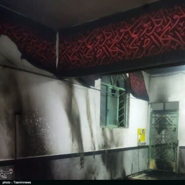 حمله اغتشاشگران با کوکتل مولوتوف به مسجد امام هادی (ع) خرم‌آباد + تصاویر