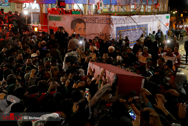 پیکر سردار شهید سلیمانی در گلزار شهدای کرمان آرام گرفت + فیلم