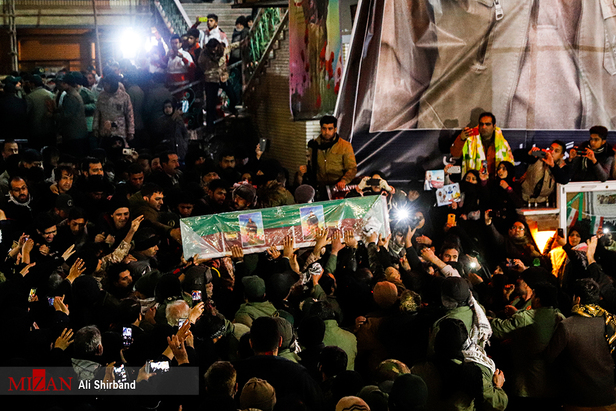 پیکر سردار شهید سلیمانی در گلزار شهدای کرمان آرام گرفت + فیلم