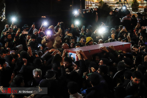 پیکر سردار شهید سلیمانی در گلزار شهدای کرمان آرام گرفت + فیلم