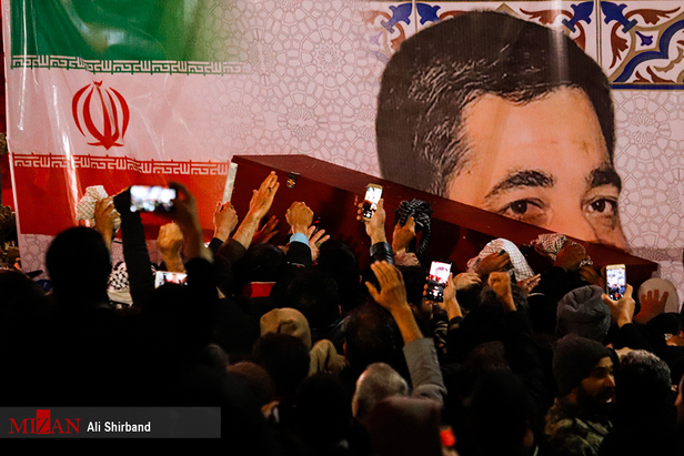 پیکر سردار شهید سلیمانی در گلزار شهدای کرمان آرام گرفت + فیلم