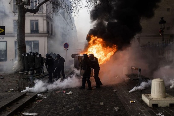 آخرین جزئیات از ناآرامی‌های پاریس (۳ دی ۱۴۰۱) + تصاویر