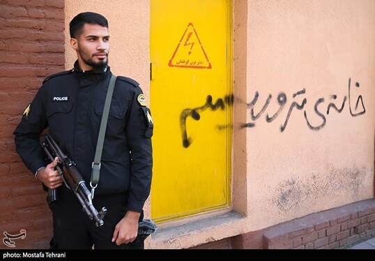 تجمع در مقابل سفارت فرانسه در اعتراض به اهانت شارلی ابدو + تصاویر