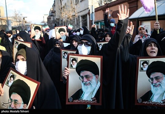 تجمع در مقابل سفارت فرانسه در اعتراض به اهانت شارلی ابدو + تصاویر