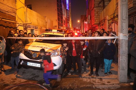 نجات اعضای یک خانواده ۴نفره مشهدی از میان دود و آتش + فیلم و تصاویر