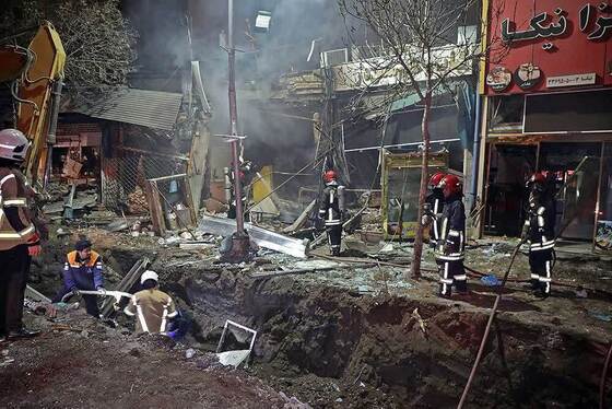 انفجار ناشی از برخورد بیل مکانیکی با لوله گاز در مشهد حادثه آفرید + ویدئو و تصاویر