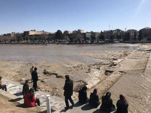 آب به زاینده‌ رود رسید + تصاویر و فیلم