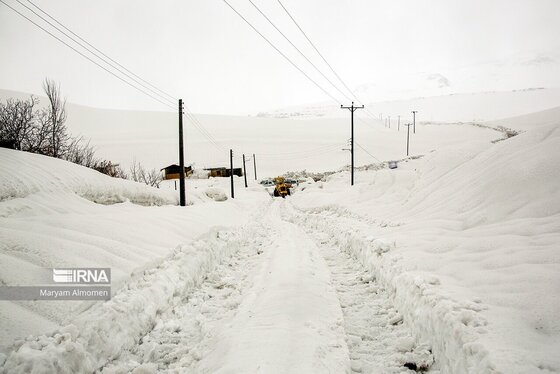 رقابت کوهرنگ و چلگرد در ارتفاع برف + عکس و فیلم