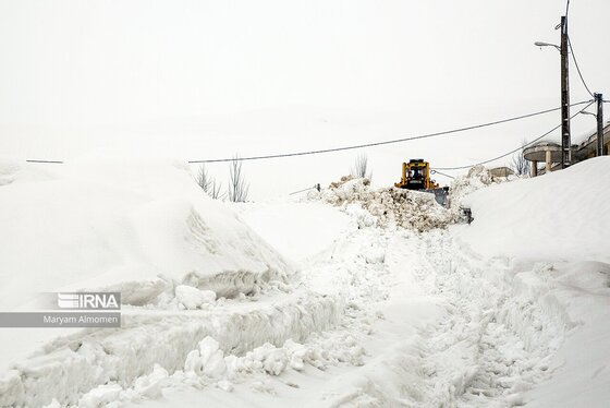 رقابت کوهرنگ و چلگرد در ارتفاع برف + عکس و فیلم