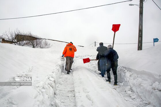 رقابت کوهرنگ و چلگرد در ارتفاع برف + عکس و فیلم