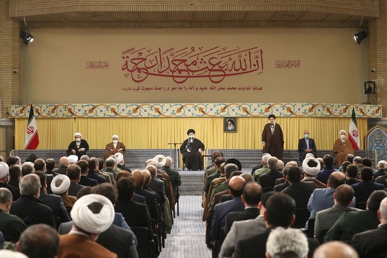 عکس | دیدار جمعی از مسئولان نظام و سفیران کشورهای اسلامی با مقام معظم رهبری