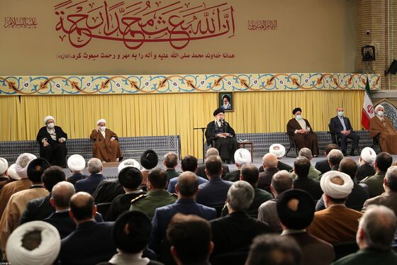 عکس | دیدار جمعی از مسئولان نظام و سفیران کشورهای اسلامی با مقام معظم رهبری