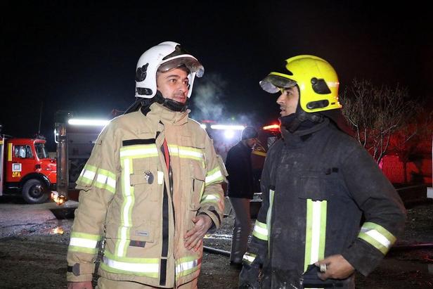 مهار آتش‌سوزی کارخانه ایزوگام در جاده مشهد کلات