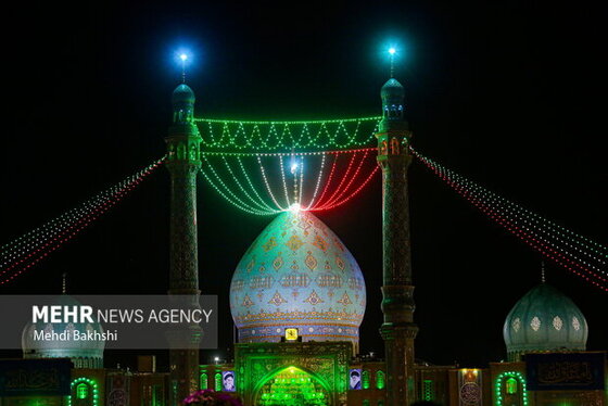 عکس | حال و هوای مسجد جمکران در شب نیمه شعبان