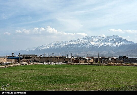 ایران زیباست | همزیستی لک لک‌ها در روستای کپر جودکی بروجرد با مردم روستا