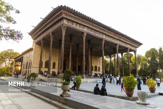 ایران زیباست | کاخ چهلستون اصفهان