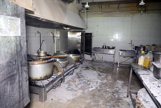 آتش‌سوزی در یک هتل آپارتمان در میدان بیت المقدس مشهد + تصاویر