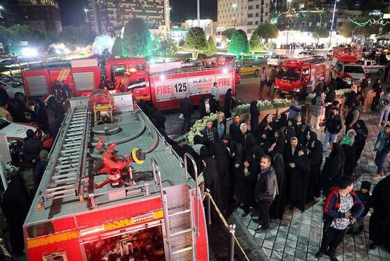 آتش‌سوزی در یک هتل آپارتمان در میدان بیت المقدس مشهد + تصاویر