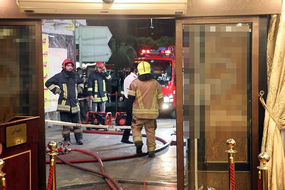 آتش‌سوزی در یک هتل آپارتمان در میدان بیت المقدس مشهد + تصاویر